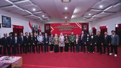 46 Kepala Desa Banyuwangi Dikukuhkan Sebagai Paralegal, Bupati Ipuk Minta Kades Hadirkan Restorative Justice