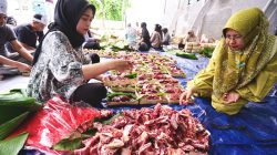 Banyuwangi Gotong Royong Salurkan Ribuan Paket Daging Kurban